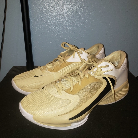 NEW MENS SIZE 14.5 NIKE ZOOM FREAK 4 TB PROMO TEAM GOLD BLACK WHITE - Picture 3 of 13
